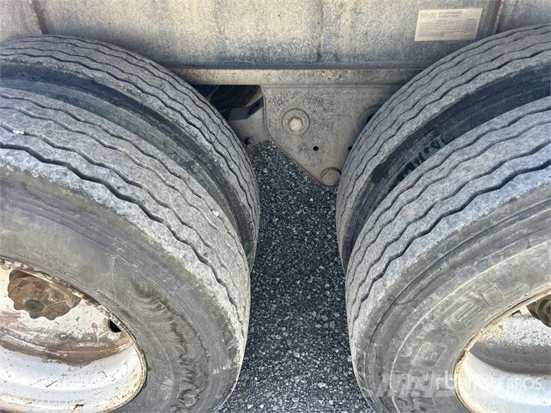 Fruehauf 48 ft T/A Flatbed Trailer Rimorchi con sponde ribaltabili