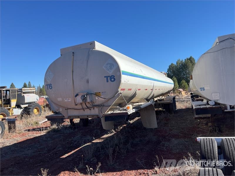 Fruehauf 9300 gal Tanker Trailer مقطورات ذات صهاريج