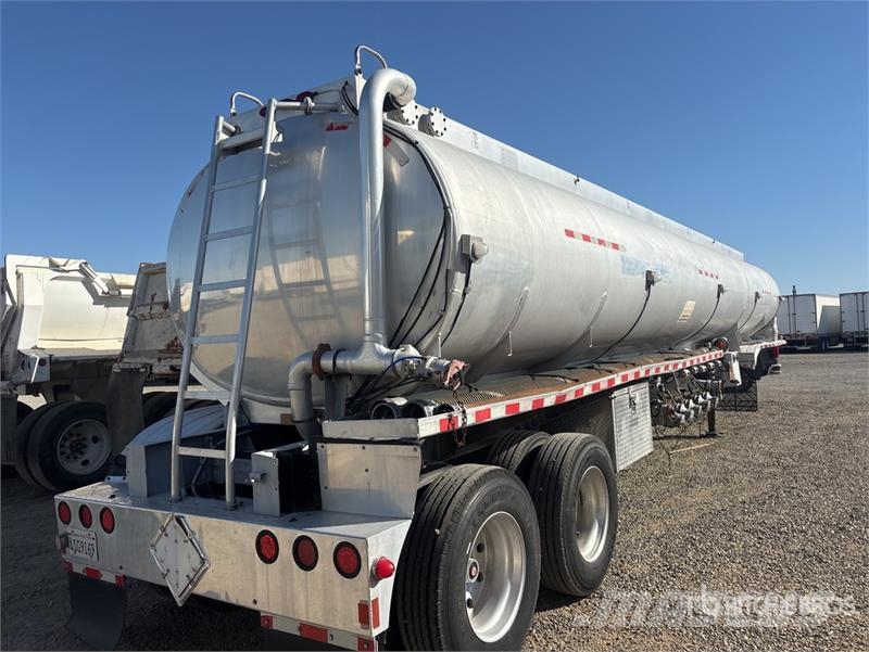 Fruehauf 9400 gal T/A Tanker Trailer Причепи-цистерни