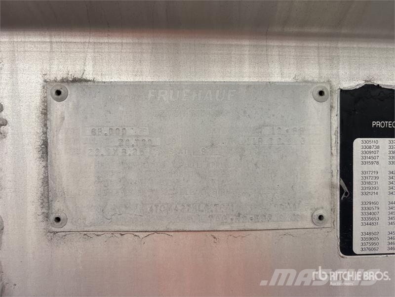 Fruehauf 9400 gal T/A Tanker Trailer Причепи-цистерни