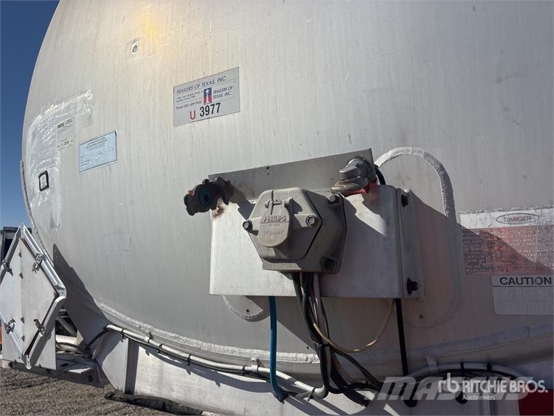 Fruehauf 9400 gal T/A Tanker Trailer Причепи-цистерни