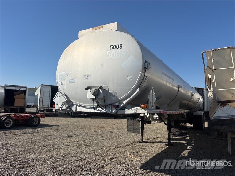 Fruehauf 9400 gal T/A Tanker Trailer Причепи-цистерни