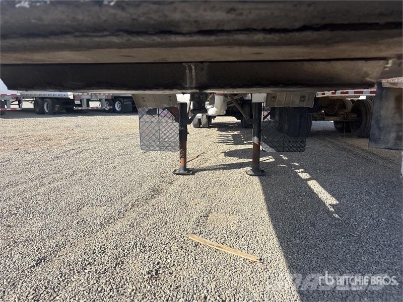 Fruehauf 9400 gal T/A Tanker Trailer Причепи-цистерни