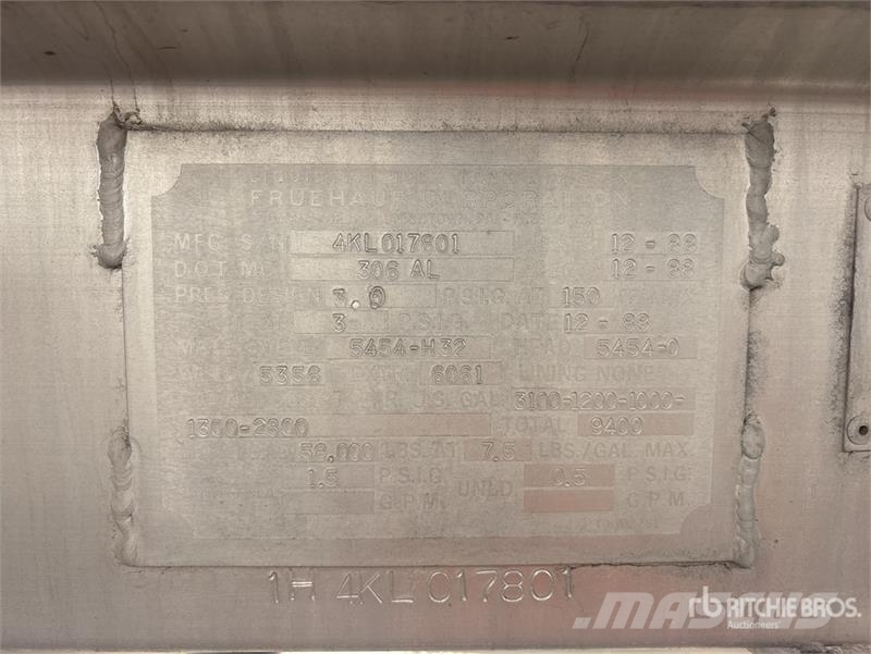 Fruehauf 9400 gal T/A Tanker Trailer Причепи-цистерни