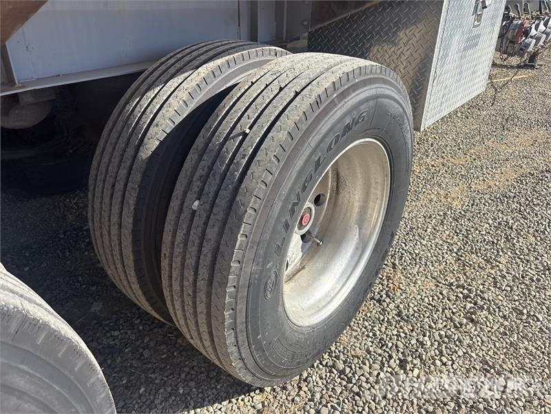 Fruehauf 9400 gal T/A Tanker Trailer Причепи-цистерни