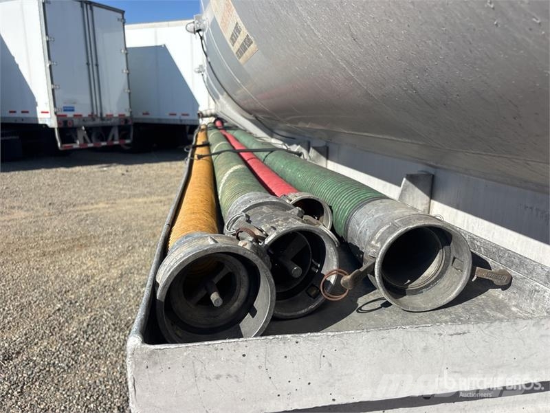 Fruehauf 9400 gal T/A Tanker Trailer Причепи-цистерни