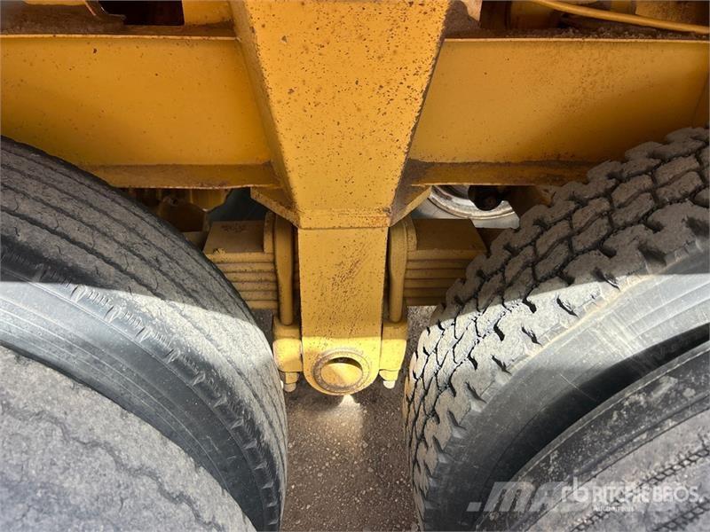 Fruehauf DESM2M22 40 ft T/A Belly Dump Trailer Kipper