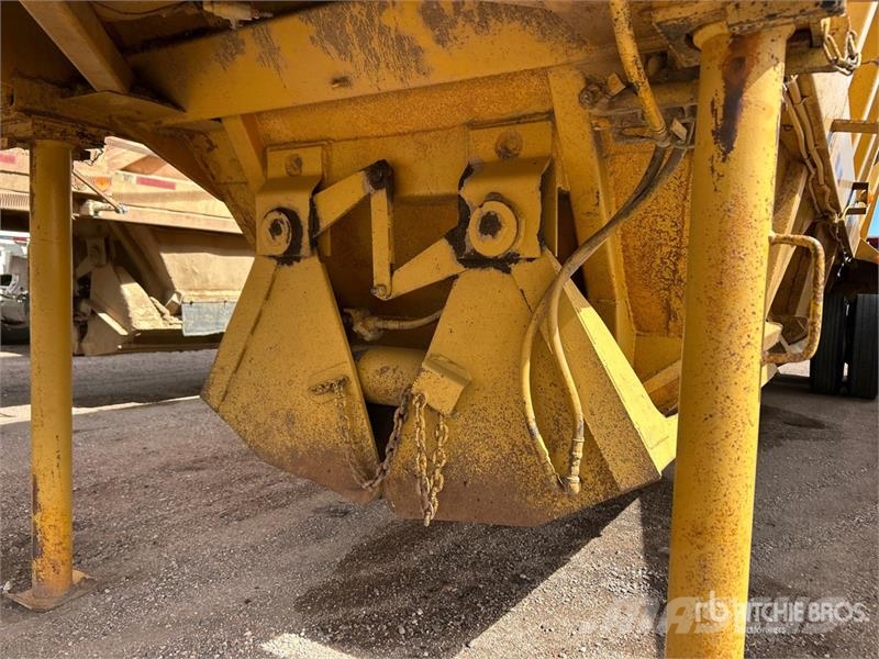 Fruehauf DESM2M22 40 ft T/A Belly Dump Trailer Kipper