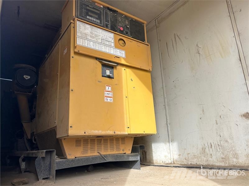 Fruehauf FB8-F2-40 T/A Van Trailer Reboques baú
