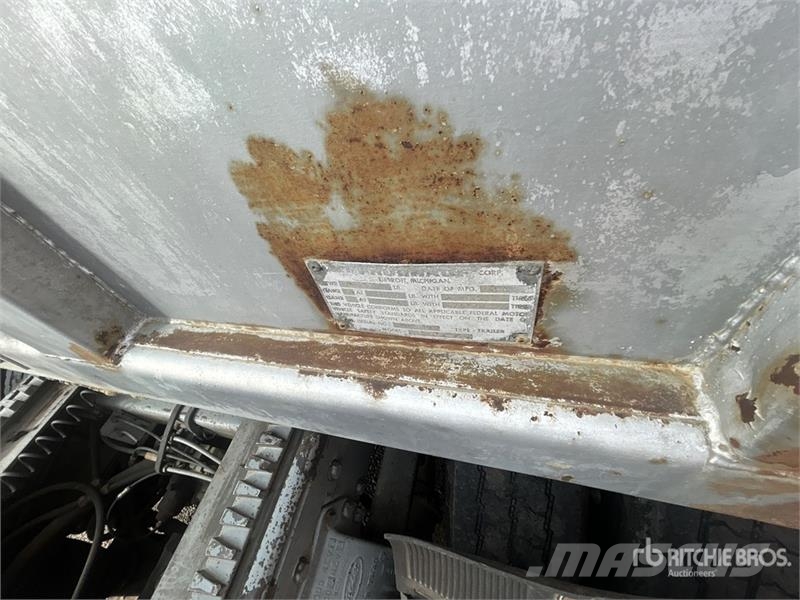 Fruehauf FB8-F2-40 T/A Van Trailer Reboques baú
