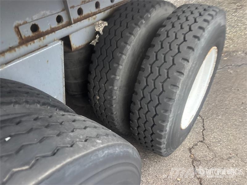 Fruehauf PBATS2W 48 ft Tri/A Flatbed Trailer Бордови