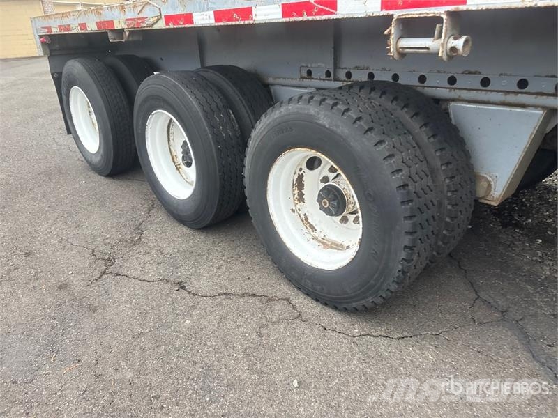 Fruehauf PBATS2W 48 ft Tri/A Flatbed Trailer Бордови