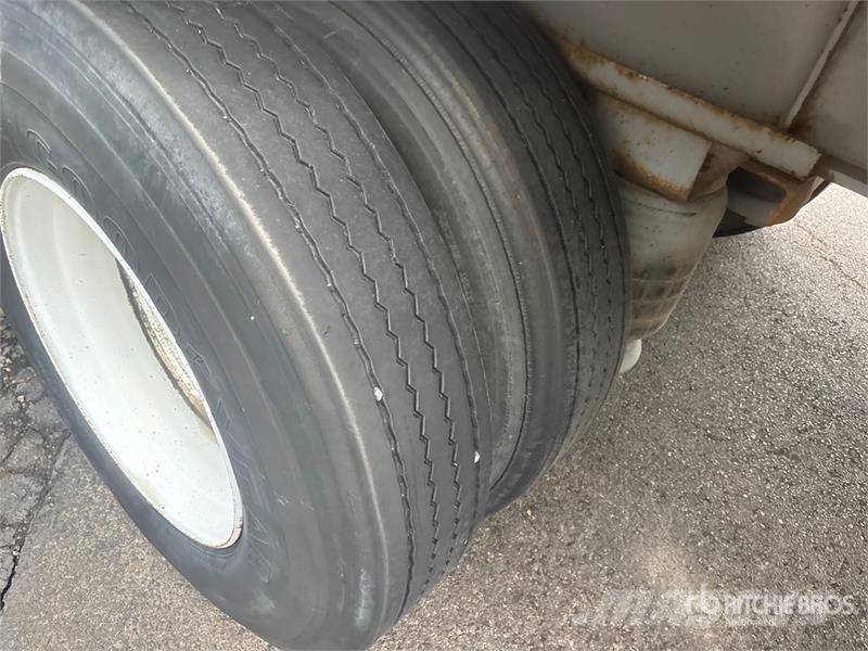 Fruehauf PBATS2W 48 ft Tri/A Flatbed Trailer Бордови