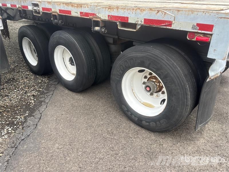 Fruehauf PBATS2W 48 ft Tri/A Flatbed Trailer Бордови