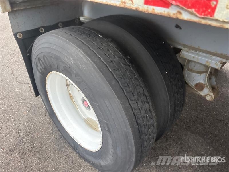 Fruehauf PBATS2W 48 ft Tri/A Flatbed Trailer Бордови