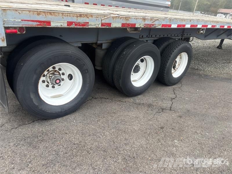 Fruehauf PBATS2W 48 ft Tri/A Flatbed Trailer Бордови