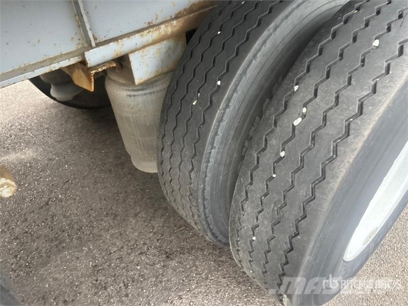 Fruehauf PBATS2W 48 ft Tri/A Flatbed Trailer Бордови