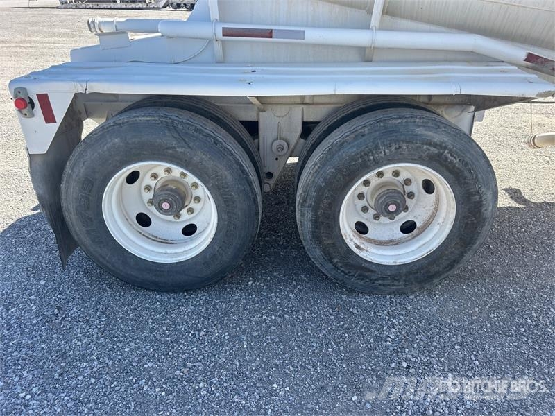 Fruehauf T/A Pneumatic Bulk Trailer Прочие прицепы