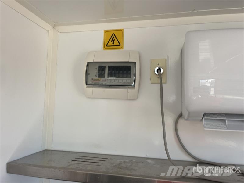 FUD 16 ft T/A Food Concession Trailer Ostale prikolice
