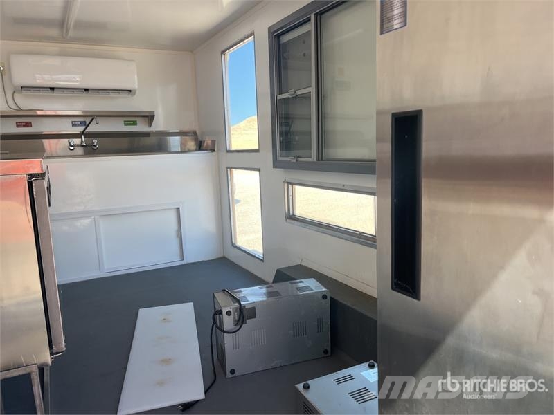 FUD 16 ft T/A Food Concession Trailer Ostale prikolice