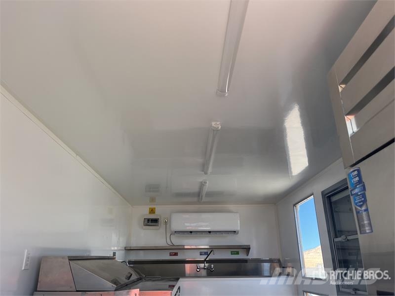 FUD 16 ft T/A Food Concession Trailer Ostale prikolice