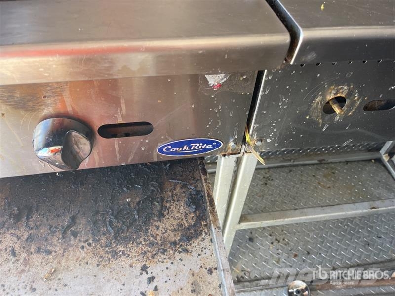 FUD 16 ft T/A Food Concession Trailer Ostale prikolice