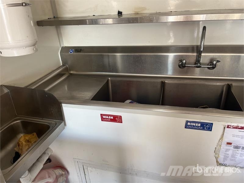 FUD 16 ft T/A Food Concession Trailer Ostale prikolice