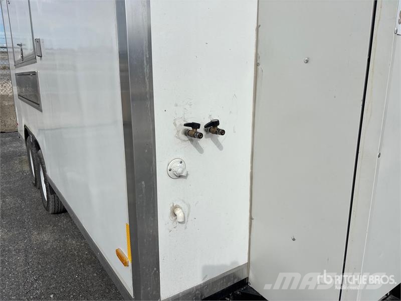  FUD 16 ft T/A Food Concession Trailer Otros remolques