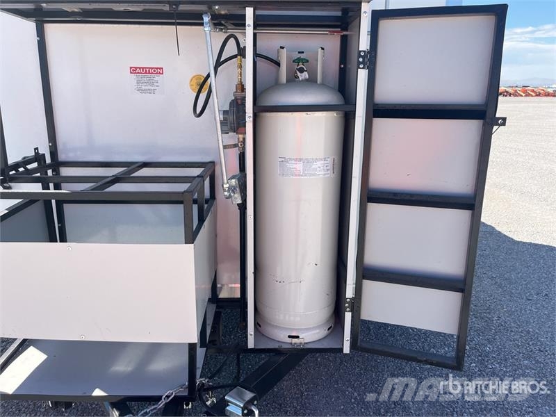 FUD 16 ft T/A Food Concession Trailer Ostale prikolice