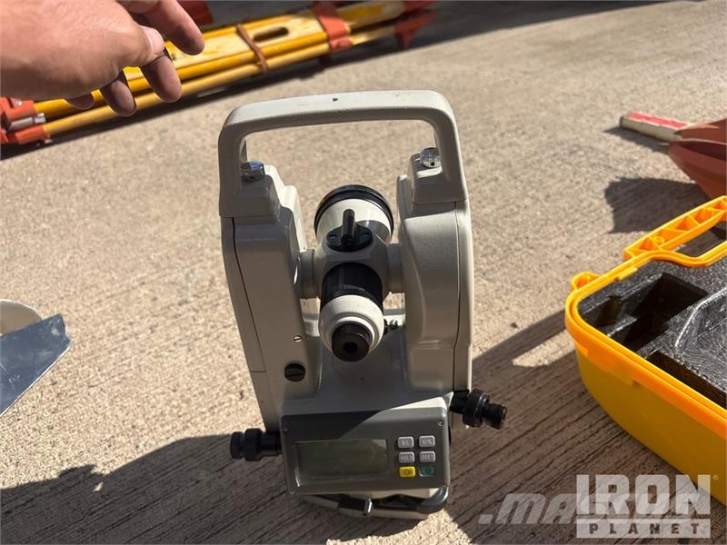 Futura Theodolite مكونات أخرى