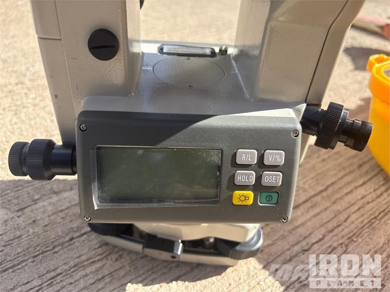 Futura Theodolite مكونات أخرى