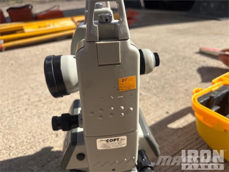 Futura Theodolite مكونات أخرى