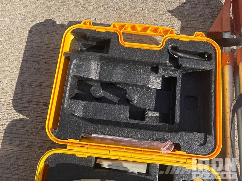 Futura Theodolite مكونات أخرى
