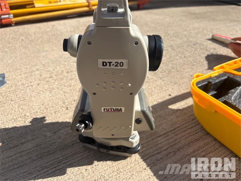Futura Theodolite مكونات أخرى