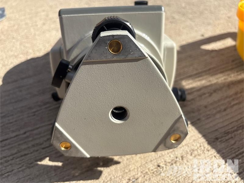 Futura Theodolite مكونات أخرى