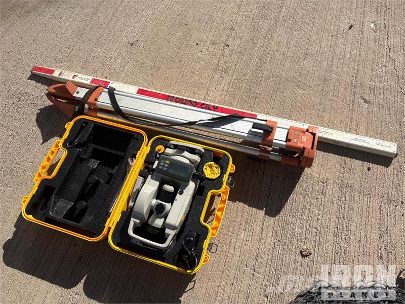 Futura Theodolite مكونات أخرى