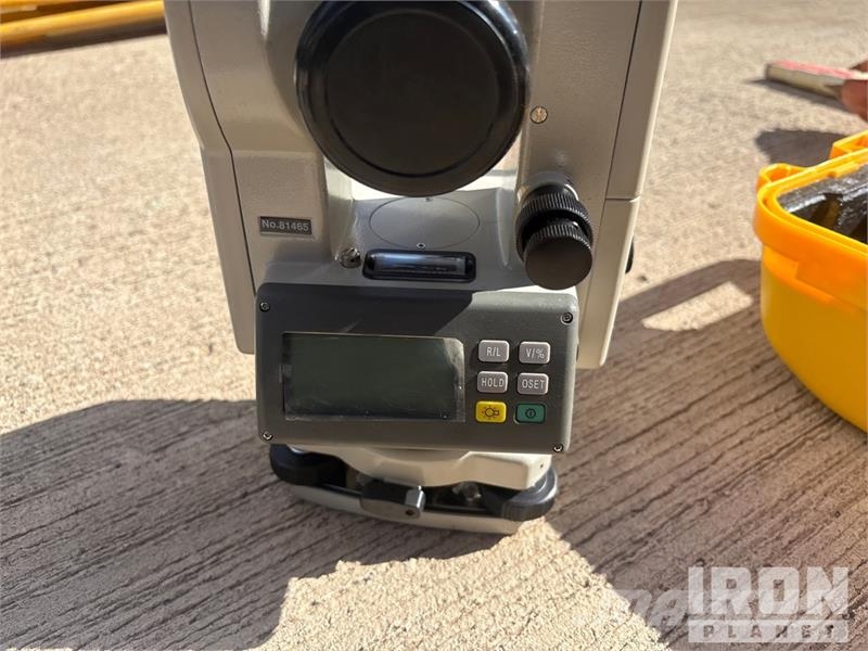 Futura Theodolite مكونات أخرى
