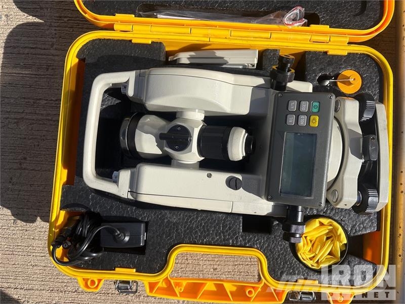 Futura Theodolite مكونات أخرى