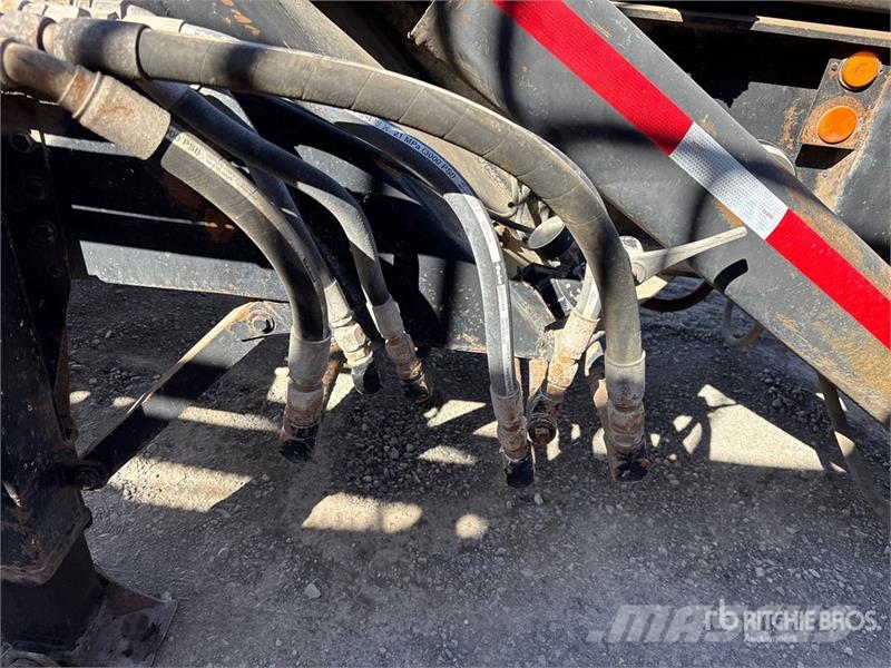Galbreath T/A Roll-Off Trailer مقطورات لوادر