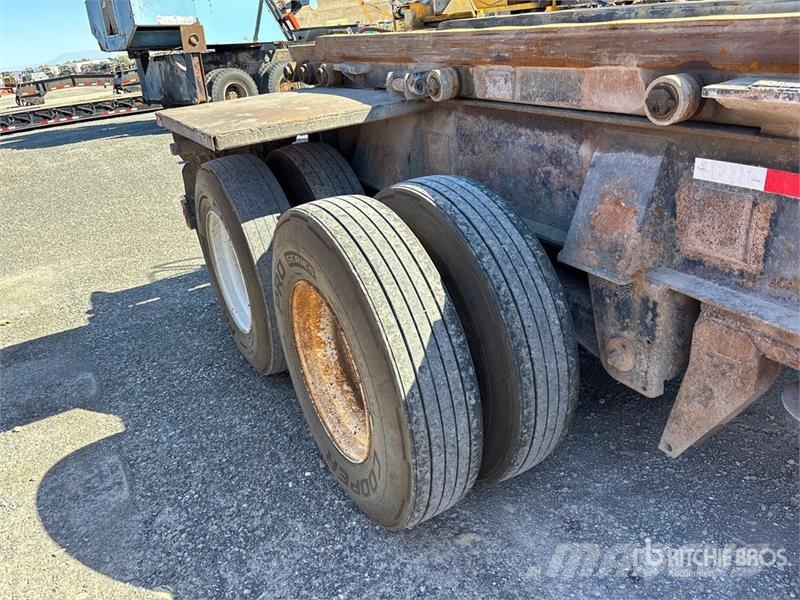 Galbreath T/A Roll-Off Trailer مقطورات لوادر