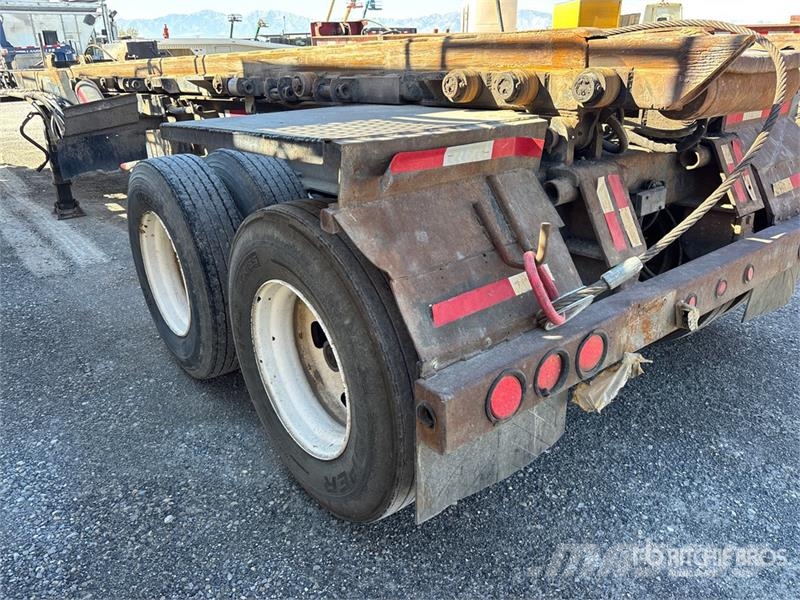 Galbreath T/A Roll-Off Trailer مقطورات لوادر