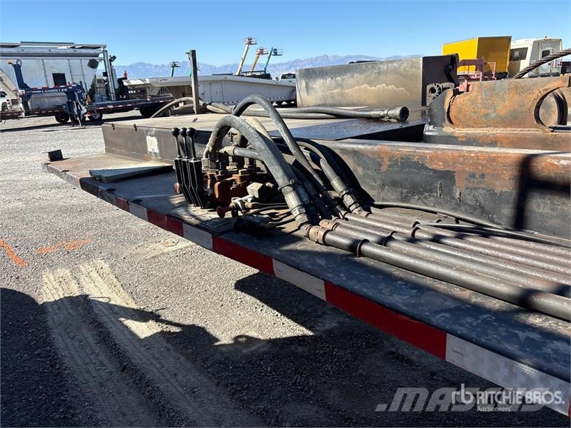 Galbreath T/A Roll-Off Trailer مقطورات لوادر