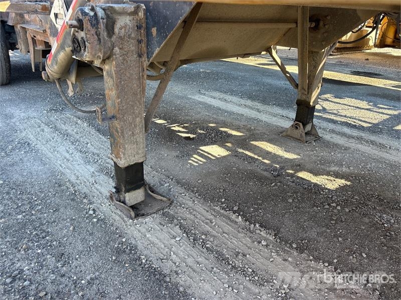 Galbreath T/A Roll-Off Trailer مقطورات لوادر
