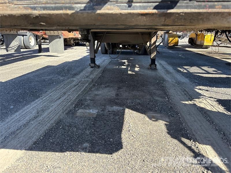 Galbreath T/A Roll-Off Trailer مقطورات لوادر