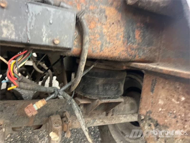  Galbreath T/A Roll-Off Trailer Nostolava täysperävaunut