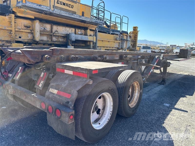 Galbreath T/A Roll-Off Trailer مقطورات لوادر