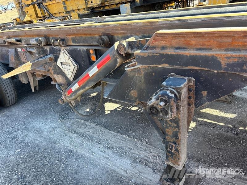 Galbreath T/A Roll-Off Trailer مقطورات لوادر