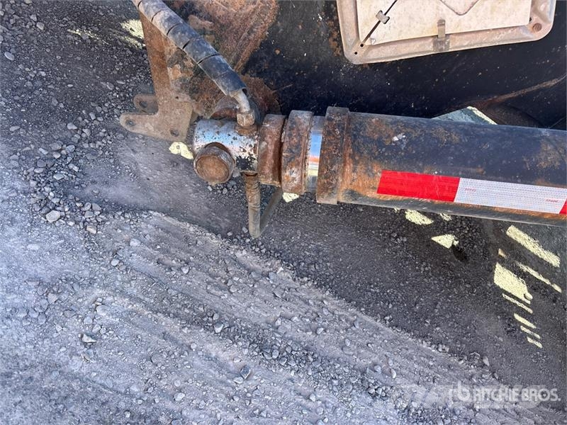 Galbreath T/A Roll-Off Trailer مقطورات لوادر