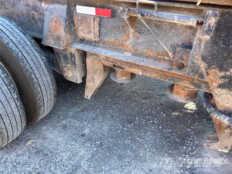 Galbreath T/A Roll-Off Trailer مقطورات لوادر