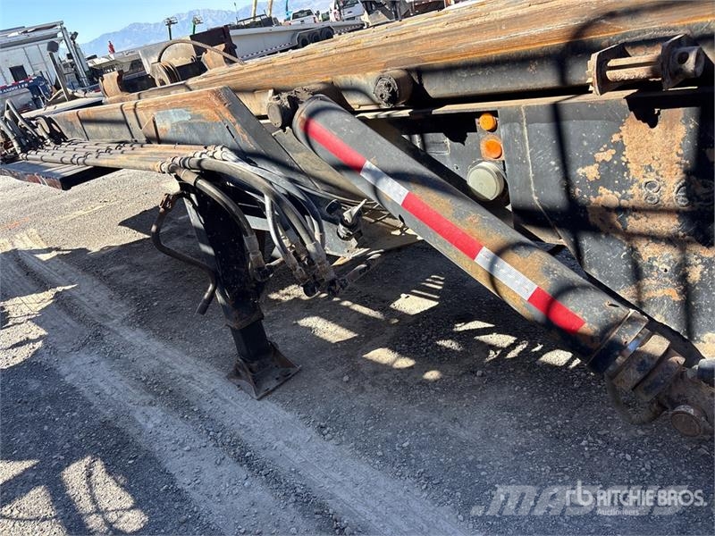 Galbreath T/A Roll-Off Trailer مقطورات لوادر
